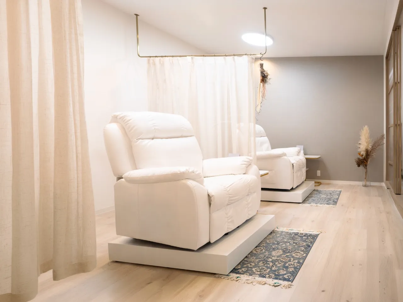 Eyelash salon Cuti 店舗外看板